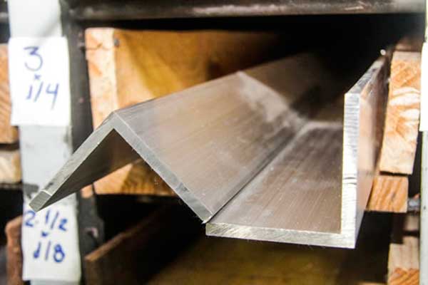 Cantoneira de alumínio para acabamento: onde usar e por que vale a pena